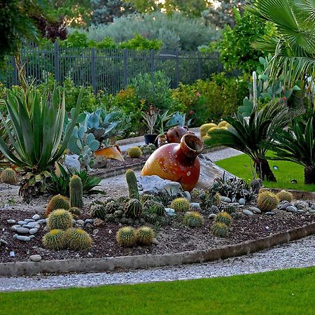 Il Giardino Del Te Hotel Barletta Luaran gambar