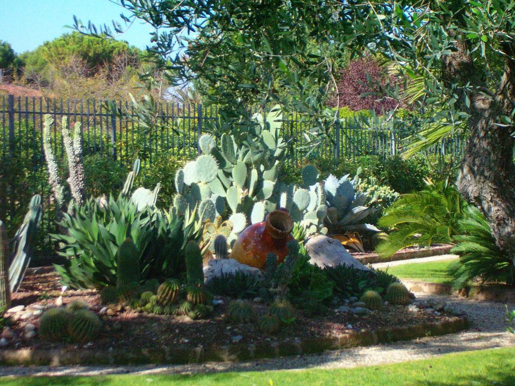 Il Giardino Del Te Hotel Barletta Luaran gambar